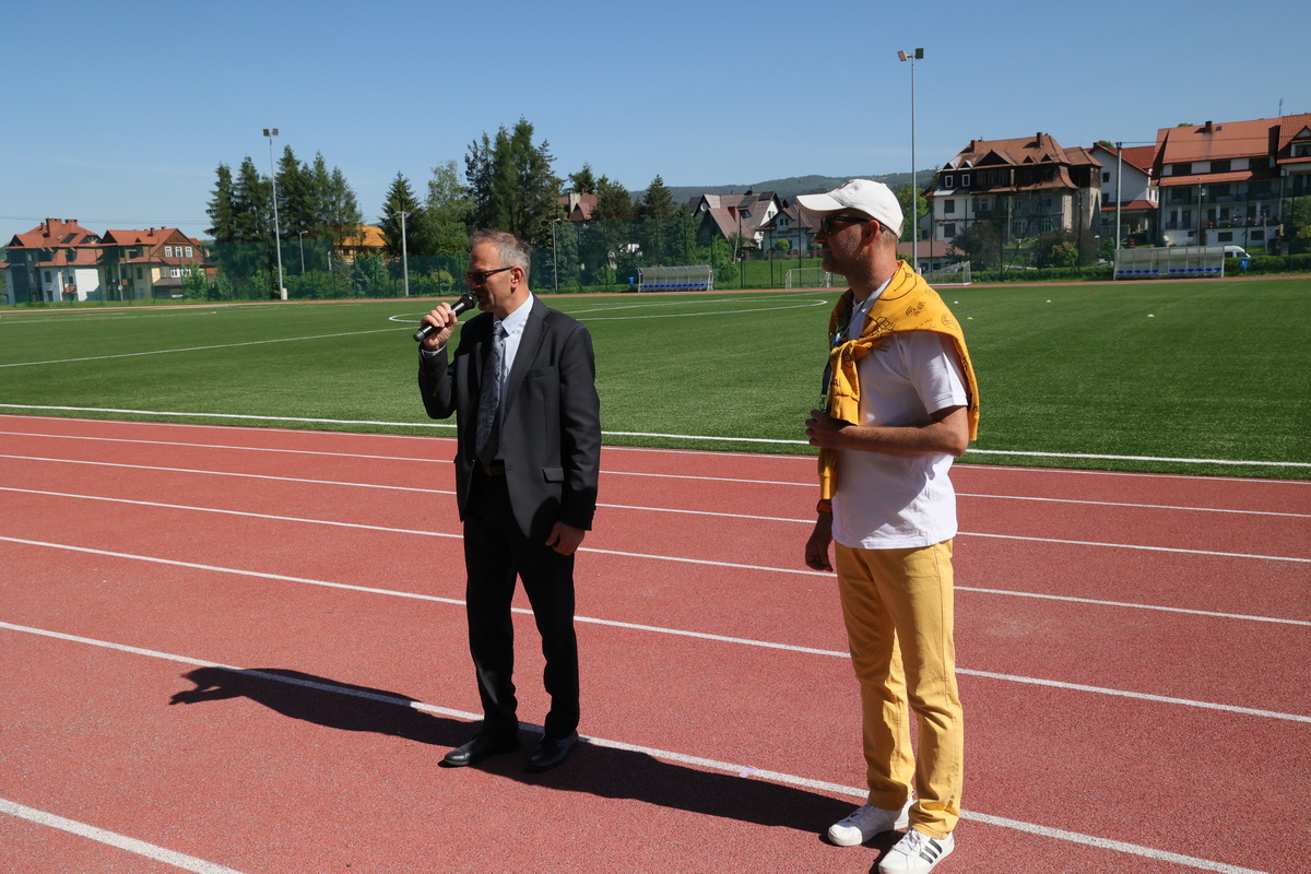 Na stadionie burmistrz Rabki i Dyrektor Centrum Kultury.